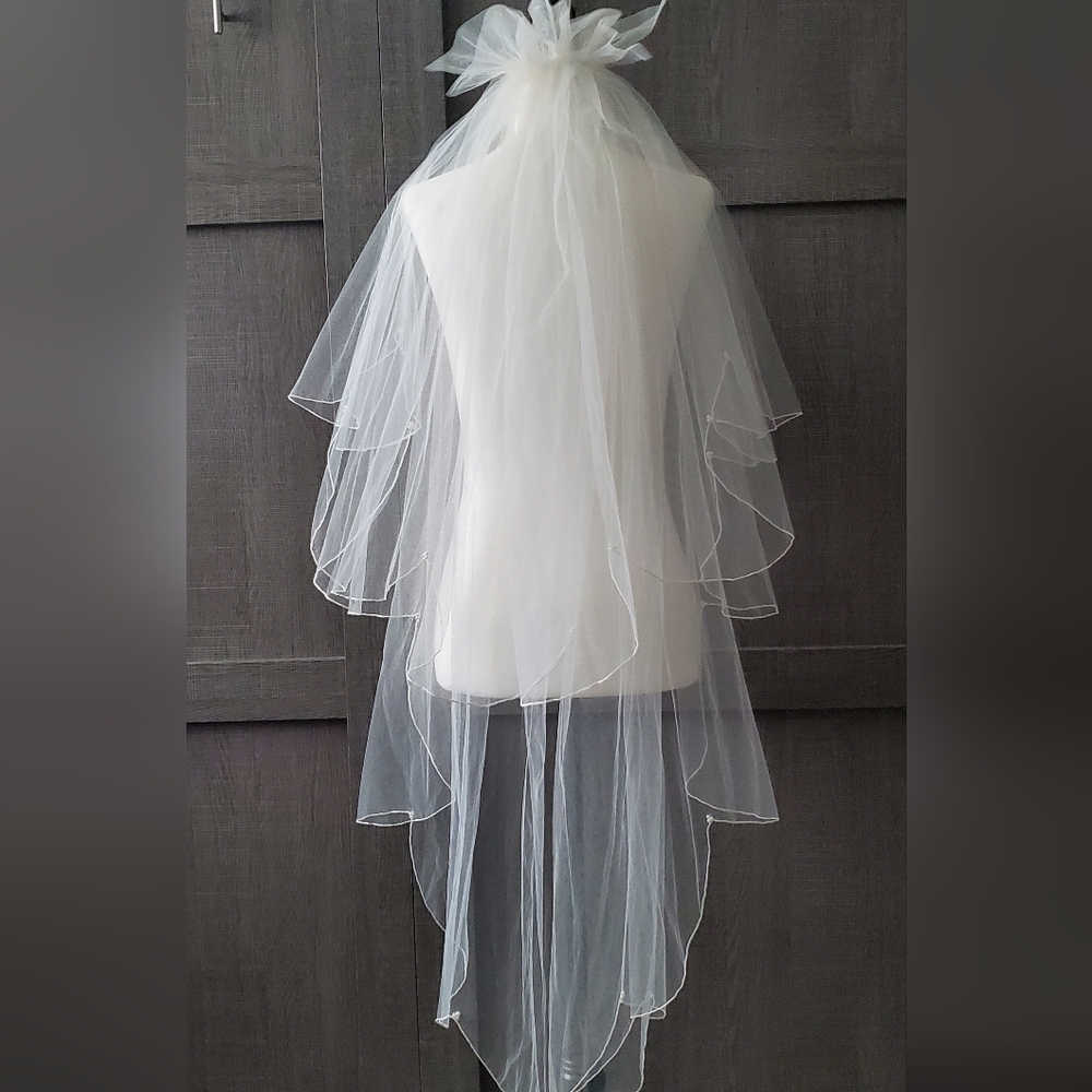 Scalloped Edge Bridal Veil